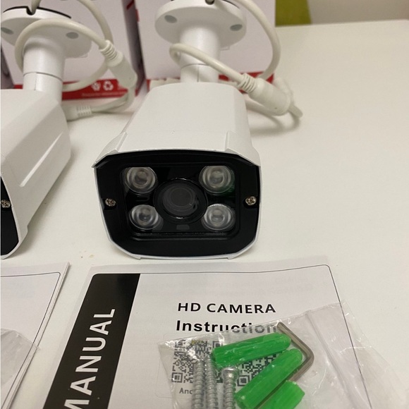 Set of 4 IP Cameras Waterproof Indoor Outdoor Network Day & Night 4 Led Arrays - Picture 2 of 7